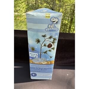 New Charlie Brown Musical Christmas Tree with Linus Blanket Holiday Decor 24”